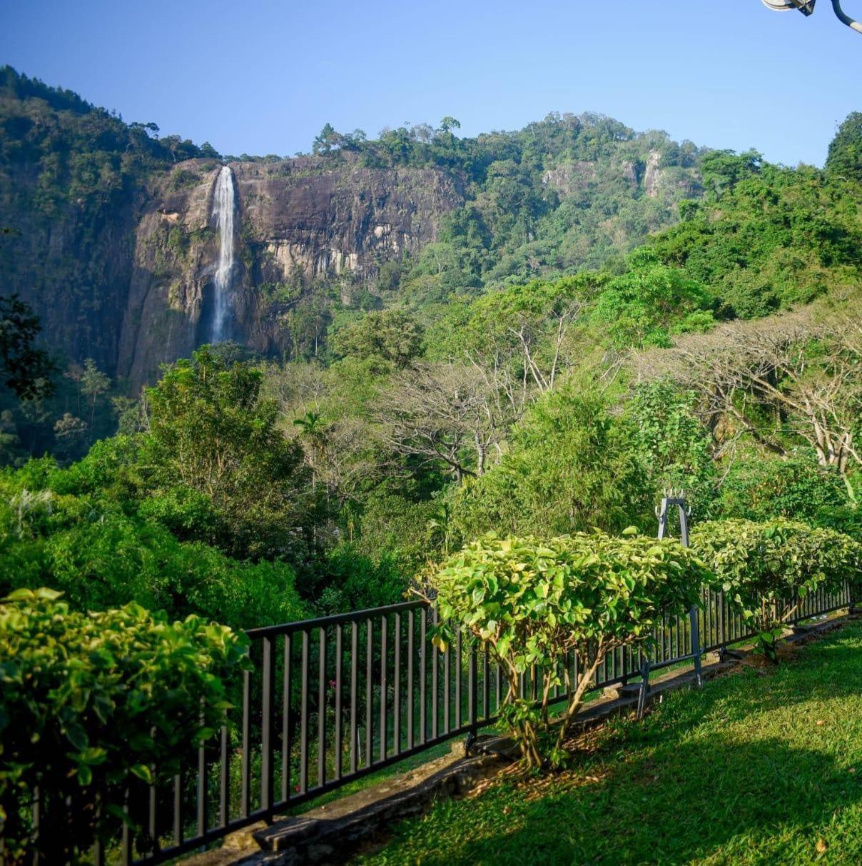 Diyaluma Falls Inn Koslanda Exterior photo